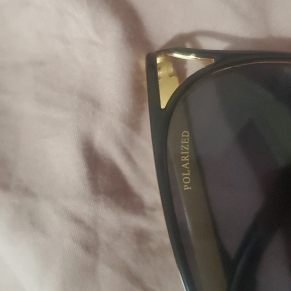 VERSACEMedusa Greca Cat-Eye polarized Sunglasses - Picture 5 of 8